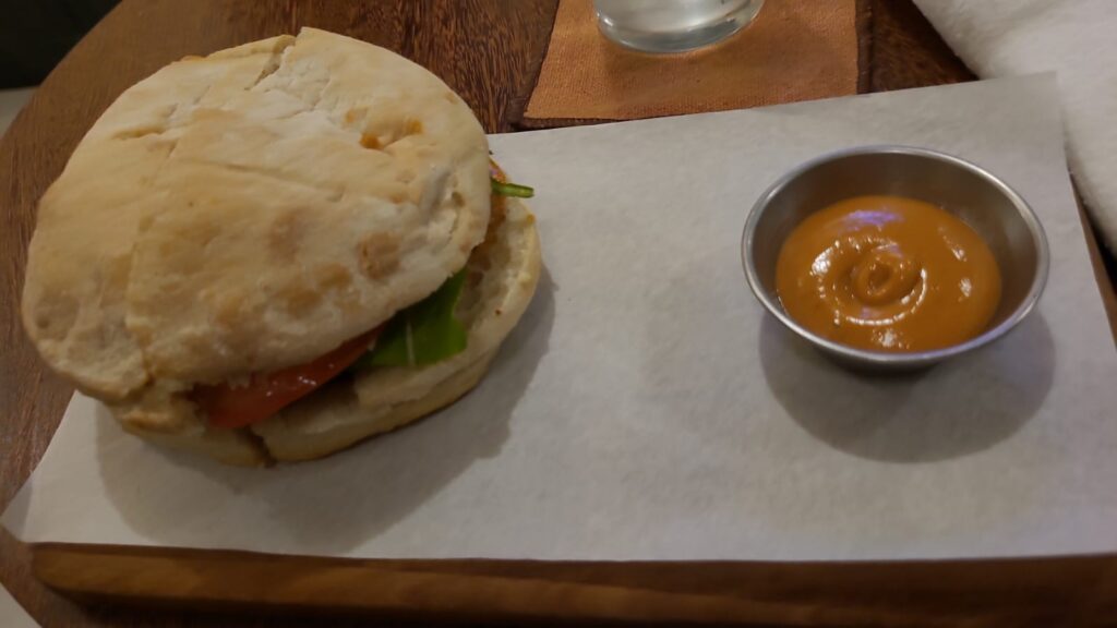 Hamburguer de caju Teva Bistrô Ipanema