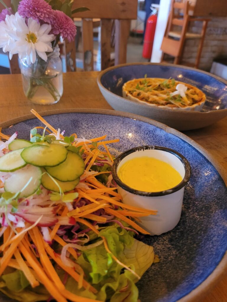 Quiche com salada Org Bistro