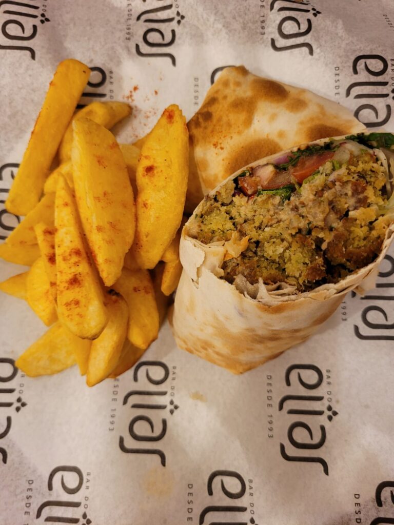 Sanduíche de falafel do Bar do Elias do Flamengo