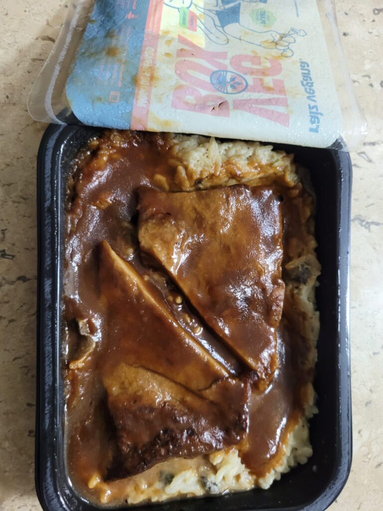 Lombo de seitan ("carne" de glúten) com arroz a piamontese