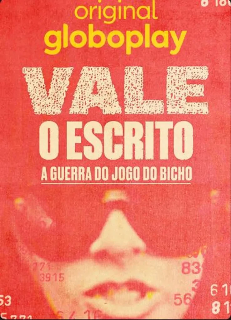 Cartaz da série da globoplay vale o escrito - a guerra do jogo do bico. Há a foto de uma personagem pouco nítida usando óculos escuros e o nome da série em destaque em um fundo vermelho desbotado. 