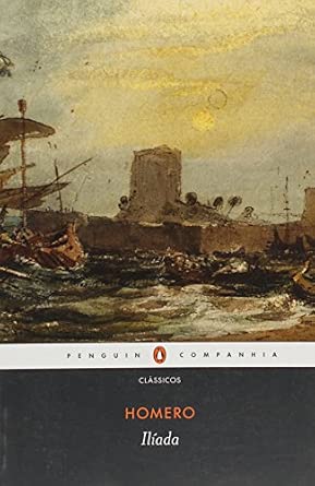 Capa do livro Ilíada (que também é vendido em um box junto com a Odisseia) da editora Penguin/Companhia das letras. A imagem apresenta o mar, com ondas, e alguns navuios chegando a um porto aparentemente. Há sol no céu e não se vê nuvens. 